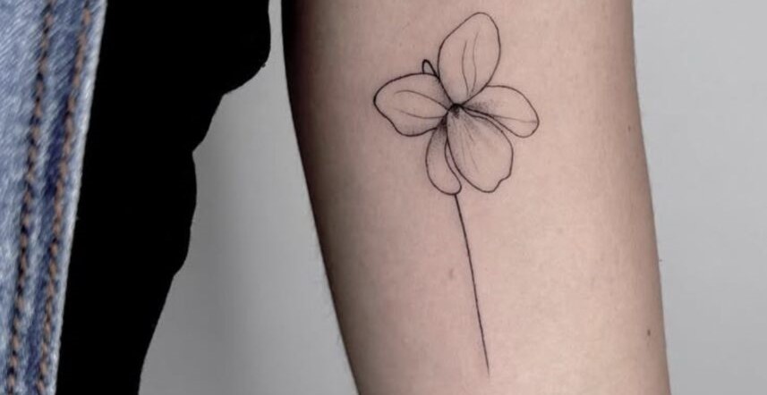 flores tatuajes línea fina