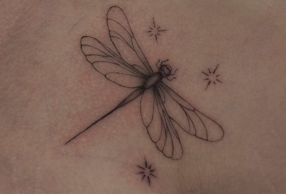 mariposa tatuajes línea fina